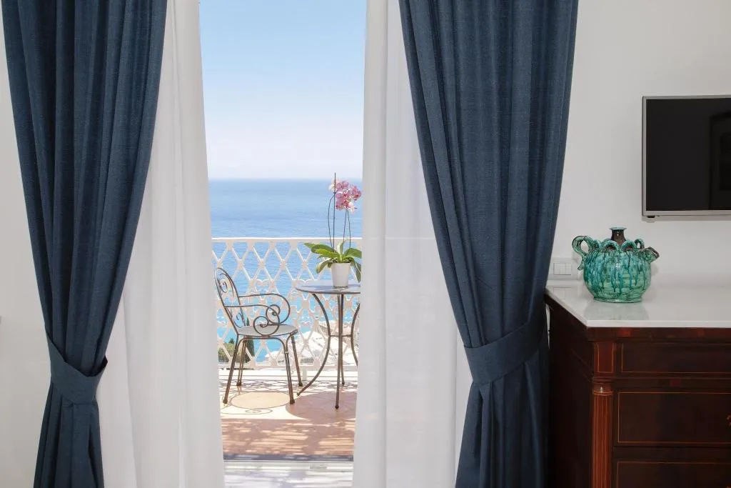 Double or Twin SEA VIEW WITH TERRACE Room, La Bizantina, Naples