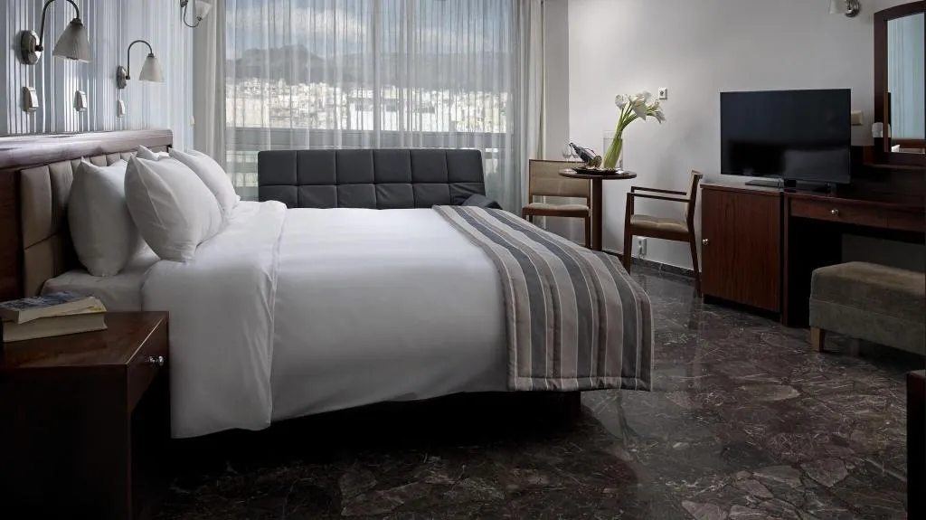 Room, Stanley, Athens