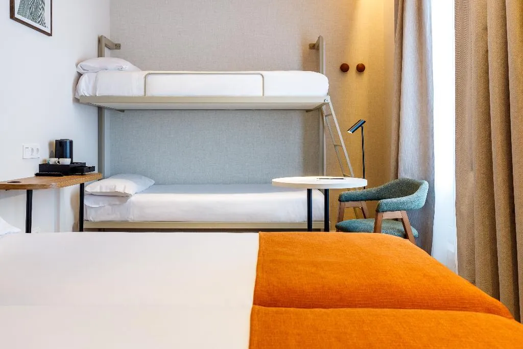 QUADRUPLE STANDARD Room, Petit Palace Puerta del Sol, Madrid