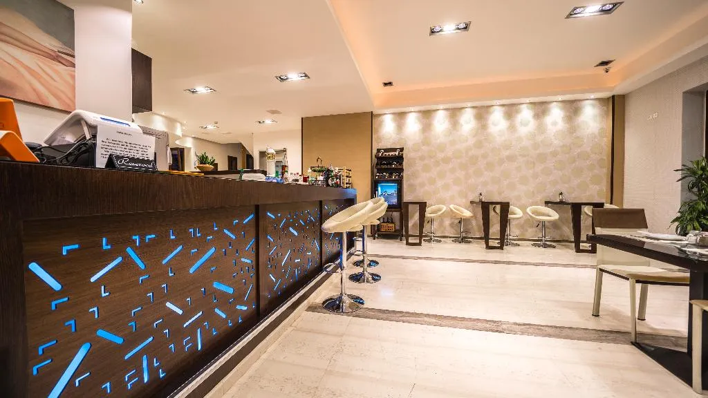 Bar, Forest Park, Crete