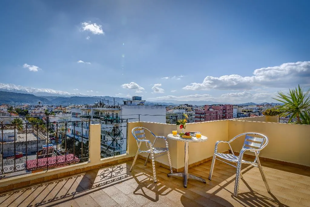 Double or Twin STANDARD Room, Chrispy City Living, Crete