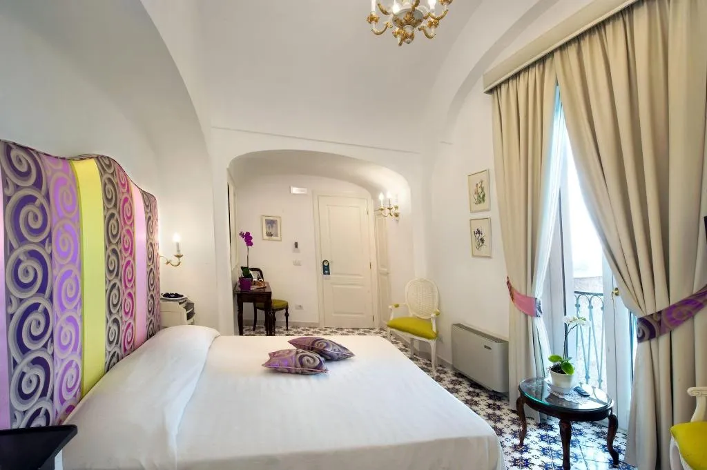 Room, Palazzo Pascal, Naples
