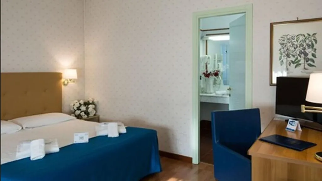 QUADRUPLE CLASSIC DOUBLE BED Room, Lombardia Milano, Milan