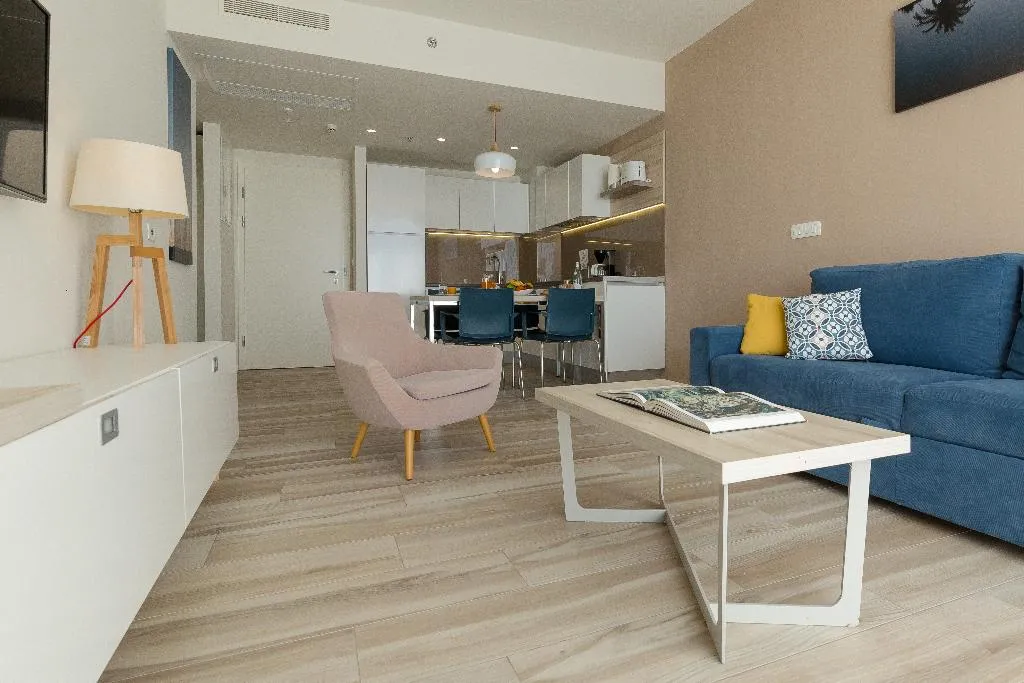 APARTMENT PARTIAL SEA VIEW Room, Romana Beach Apartments, Split