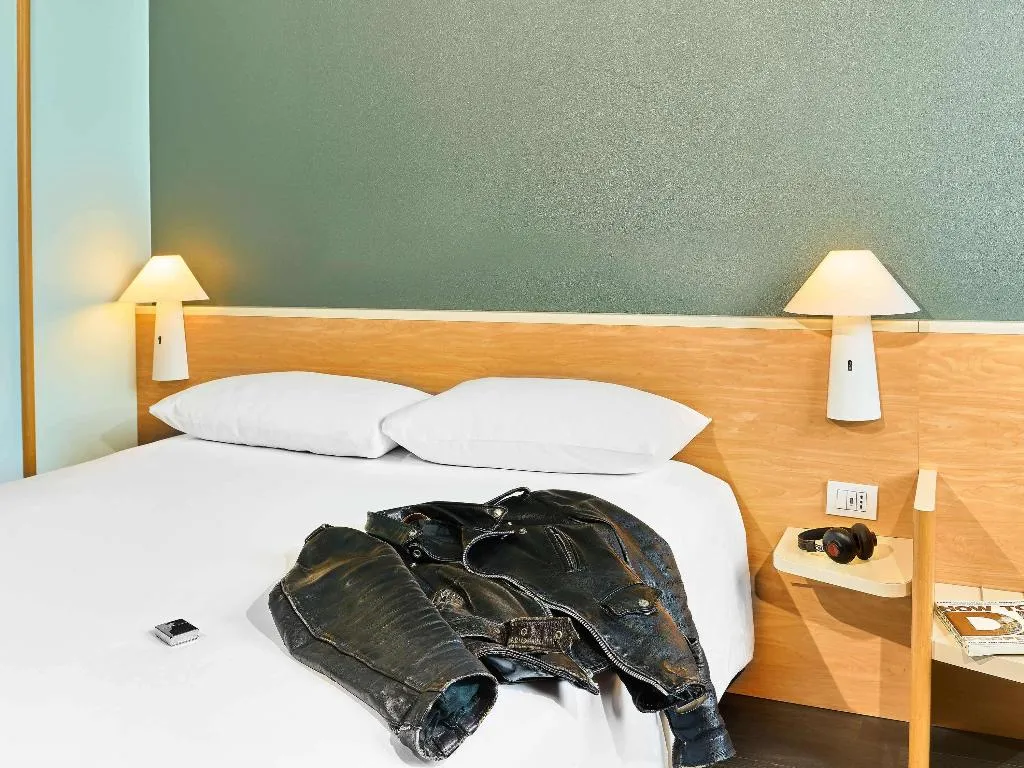 DOUBLE WITH DOUBLE BED Room, ibis Firenze Prato Est, Florence