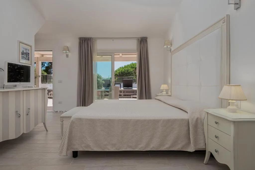 JUNIOR SUITE STANDARD Room, The Pelican Beach Resort & Spa - Adults Only, Olbia