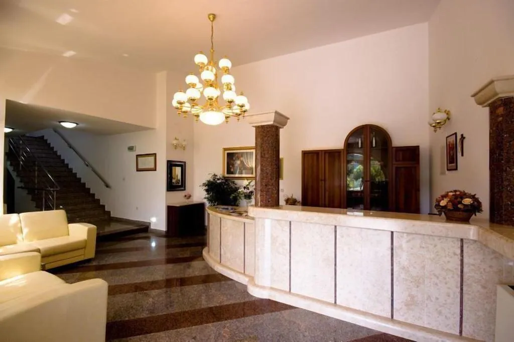 Lobby, Carmen, Istria
