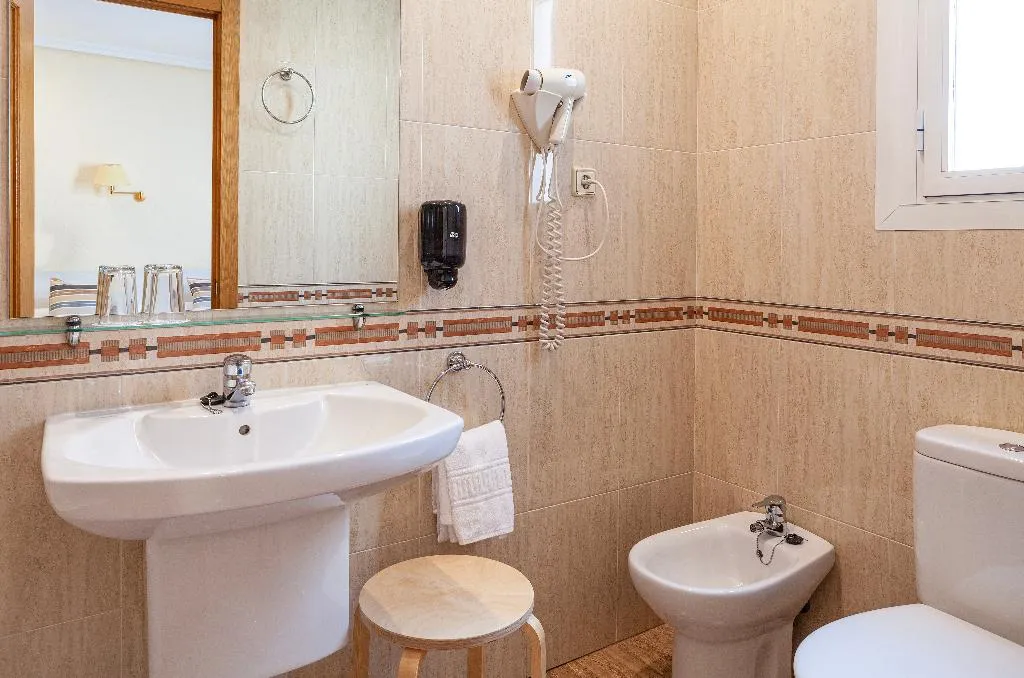 Room, Mediodia, Madrid
