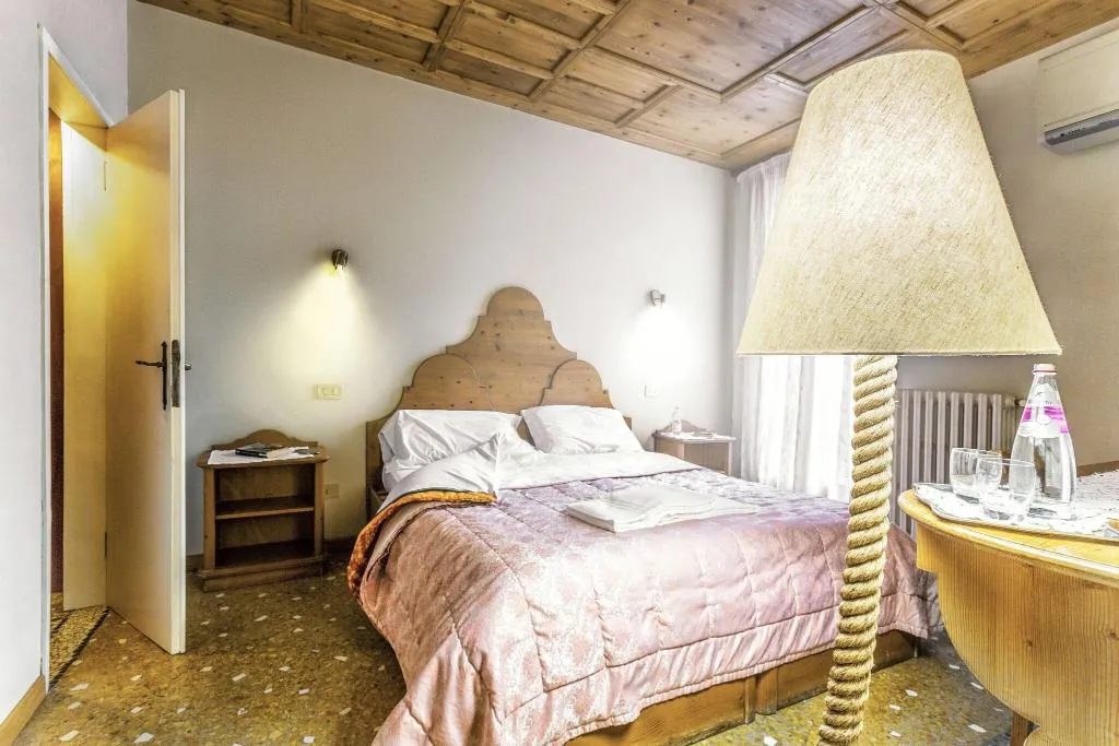 Double or Twin WITH DOUBLE BED Room, Ai Bareteri, Venice
