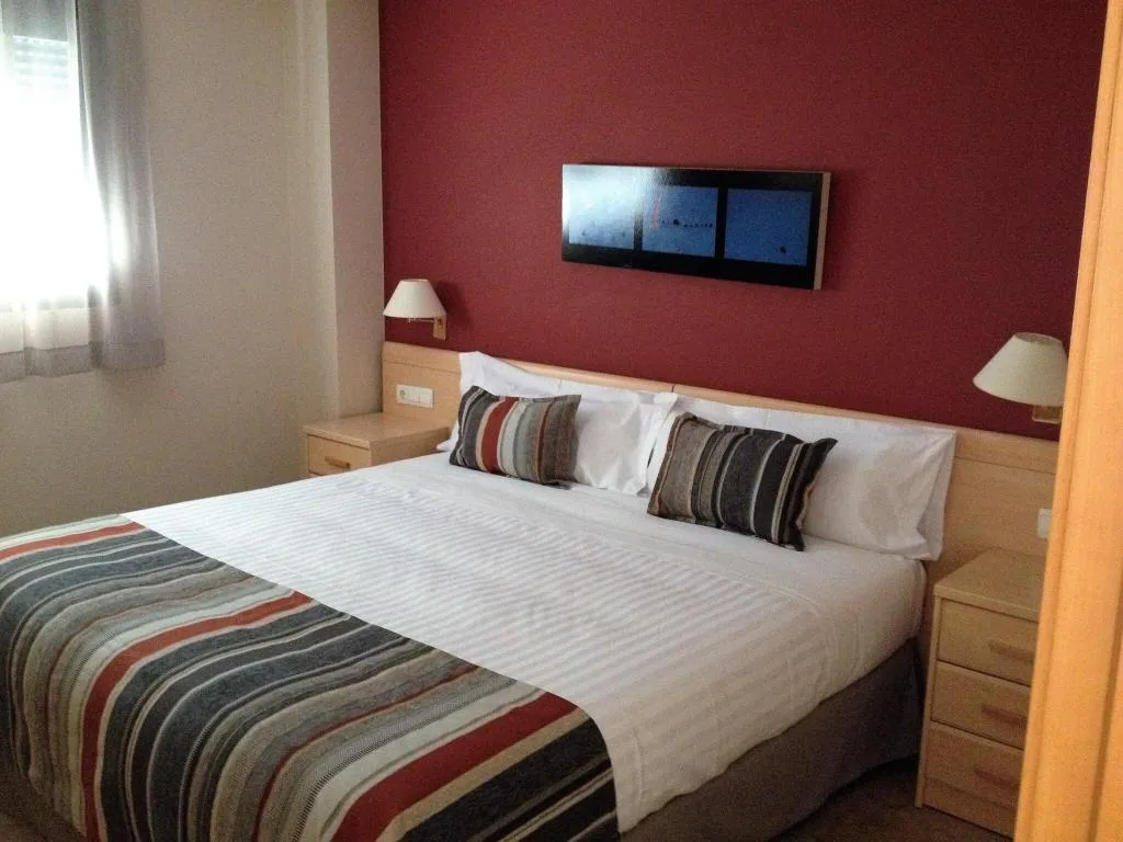 APARTMENT KING SIZE BED Room, Plaza Picasso Apartamentos, Valencia