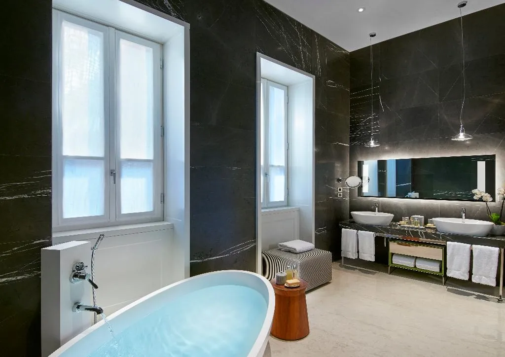 SUITE KING SIZE BED Room, Mandarin Oriental Milan, Milan