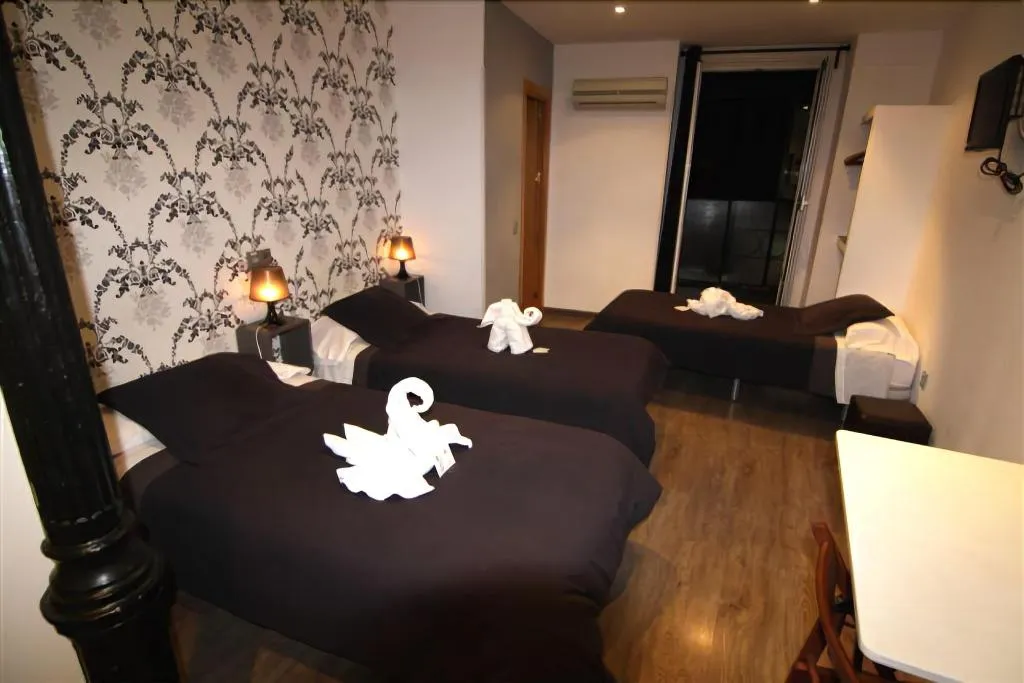 Room, Hostal Abril, Madrid