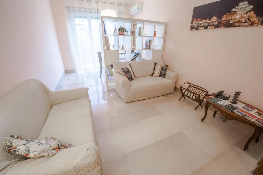 Lobby, Desiderio Di Roma, Naples