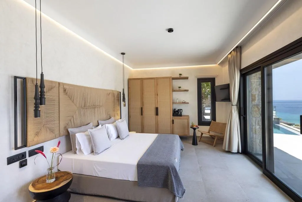JUNIOR SUITE SEA VIEW WITH PRIVATE POOL Room, Tropicana Hotel, Mykonos