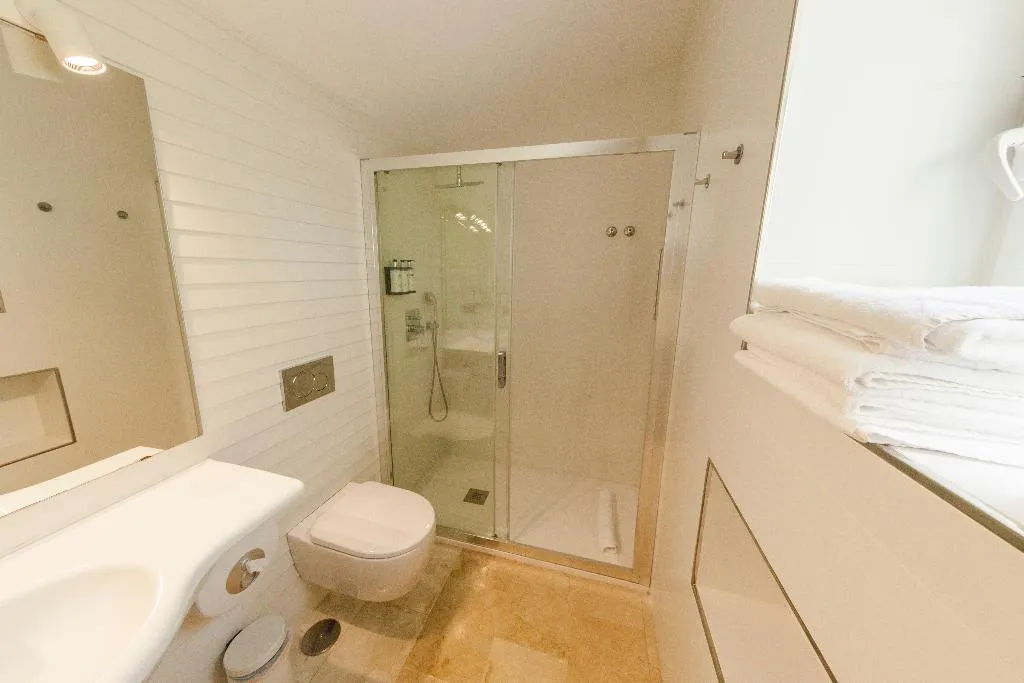 TRIPLE STANDARD Room, Abril, Costa Del Sol