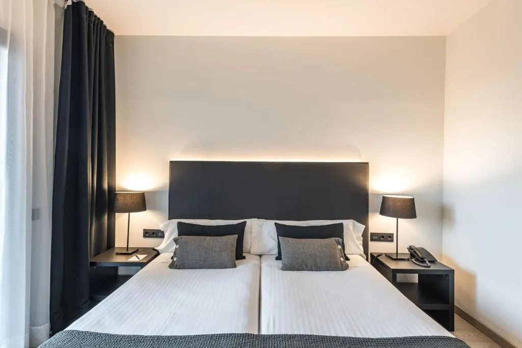 Double or Twin STANDARD Room, Hotel Paseo de Gracia, Barcelona
