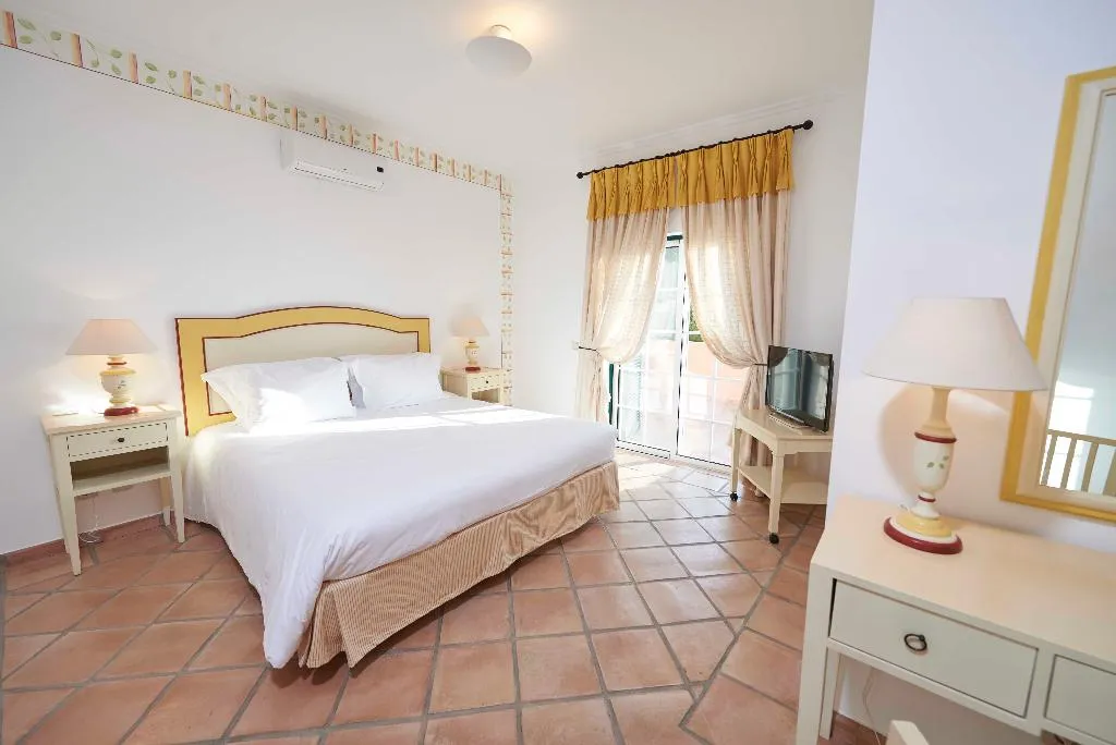 VILLA THREE BEDROOMS Room, Martinhal Quinta  Do Lago Family Resort, Algarve