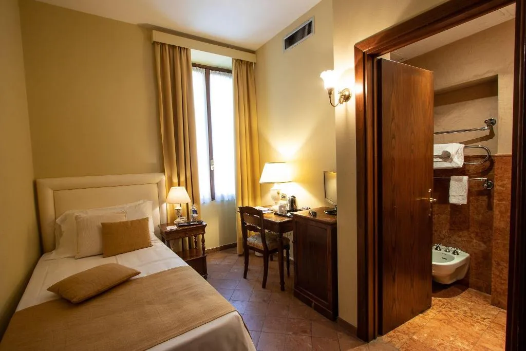 SINGLE STANDARD Room, Le Due Corti, Milan