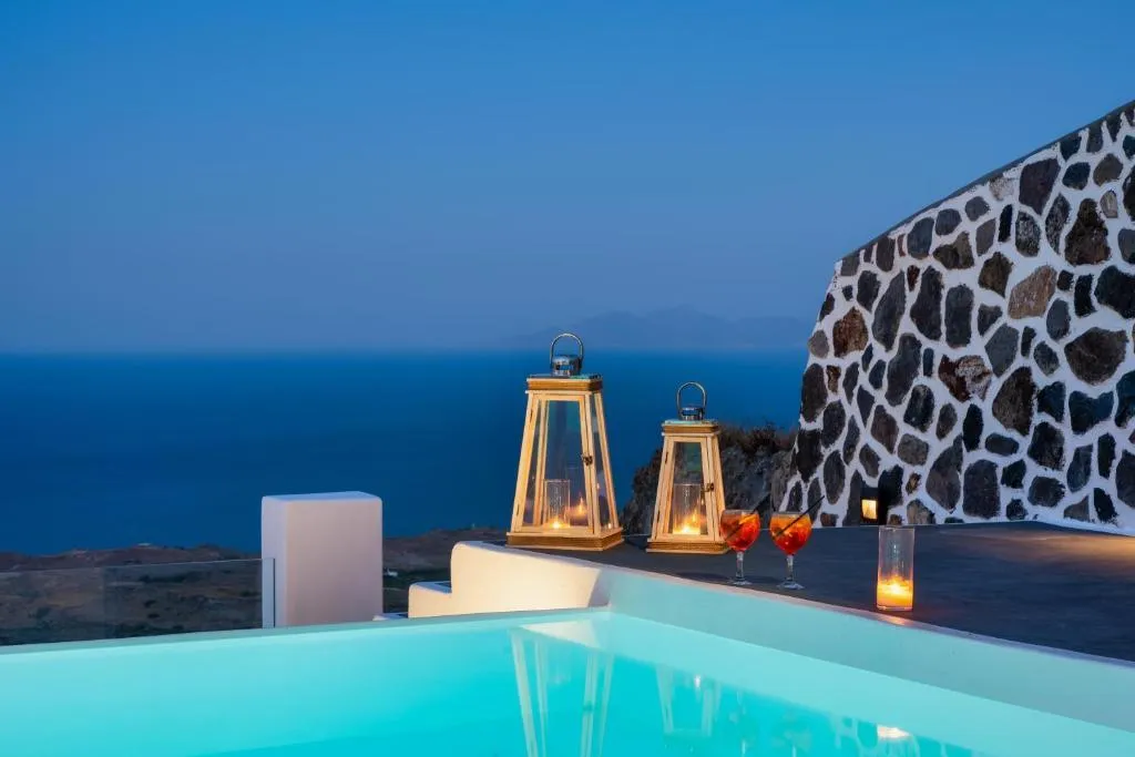 SUITE SUPERIOR WITH PRIVATE POOL Room, Siete Mares Luxury Suites, Santorini