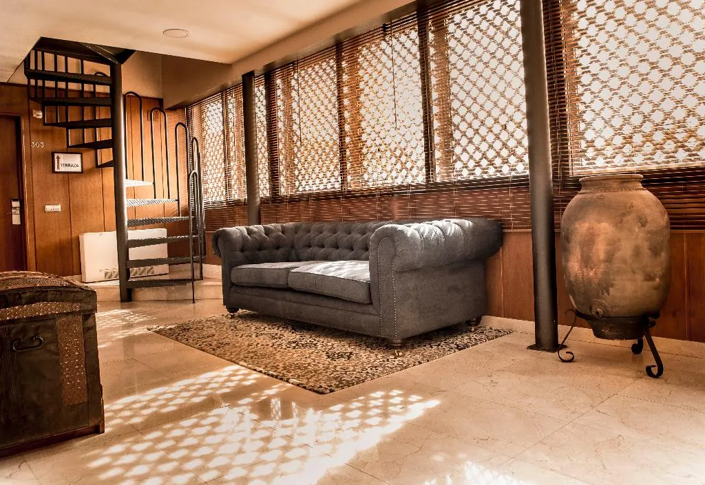 Lobby, Santa Isabel, Madrid