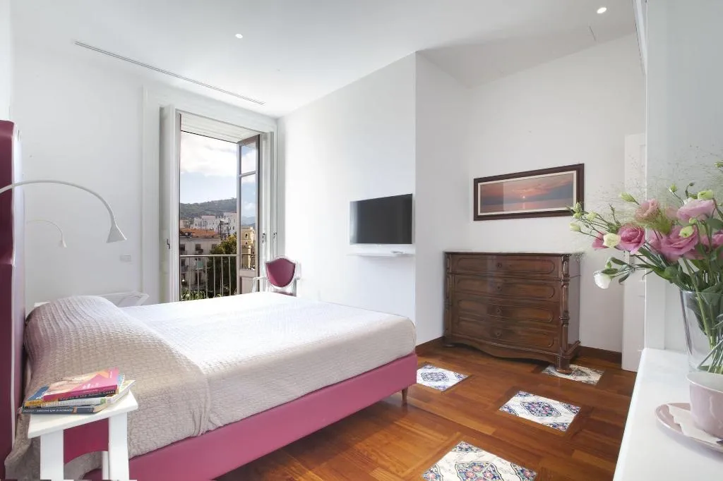 Room, La Casa Dell Orologio, Naples