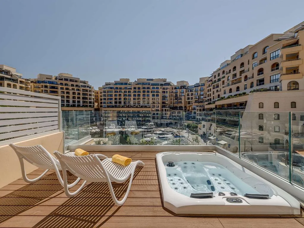Double or Twin STANDARD Room, Hilton Malta, Malta