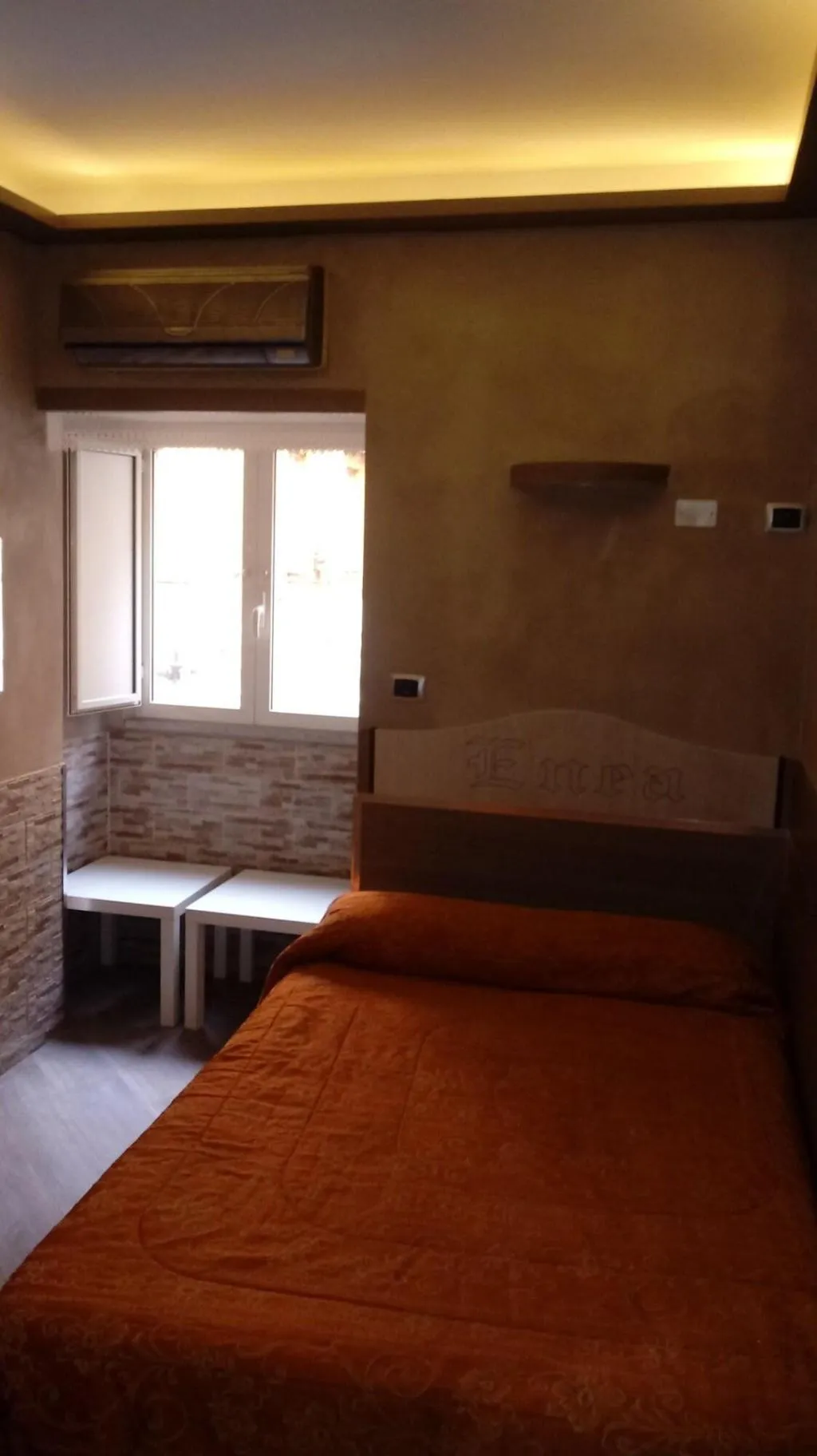 Room, Pensione Enea, Naples