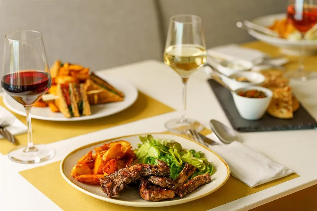 Restaurant, Radisson Resort Plaza Skiathos, Skiathos