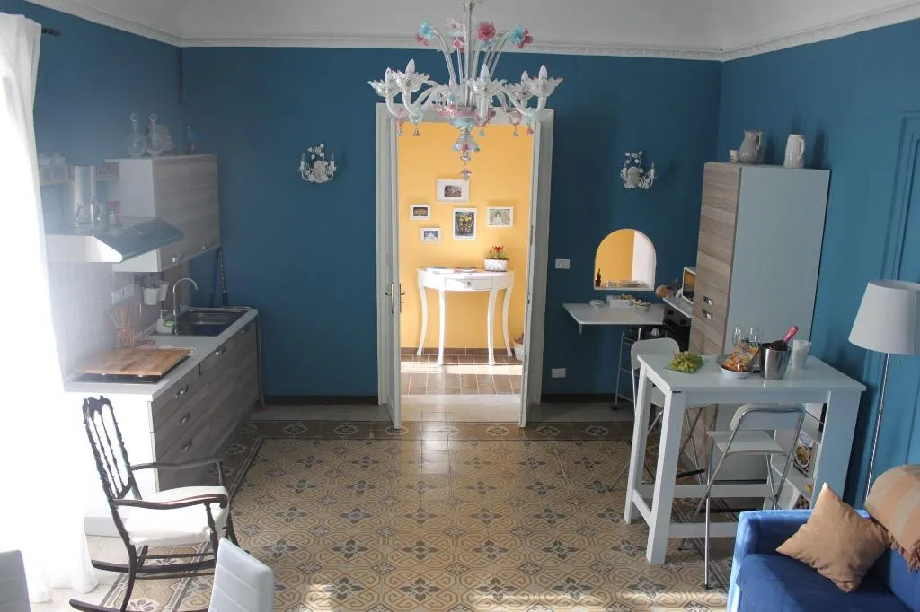 General view, Suite De La Rosa, Palermo