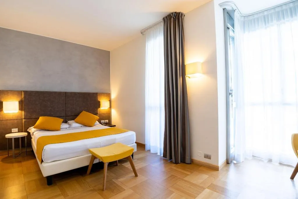 TRIPLE TWO BEDS Room, Hotel Como, Milan