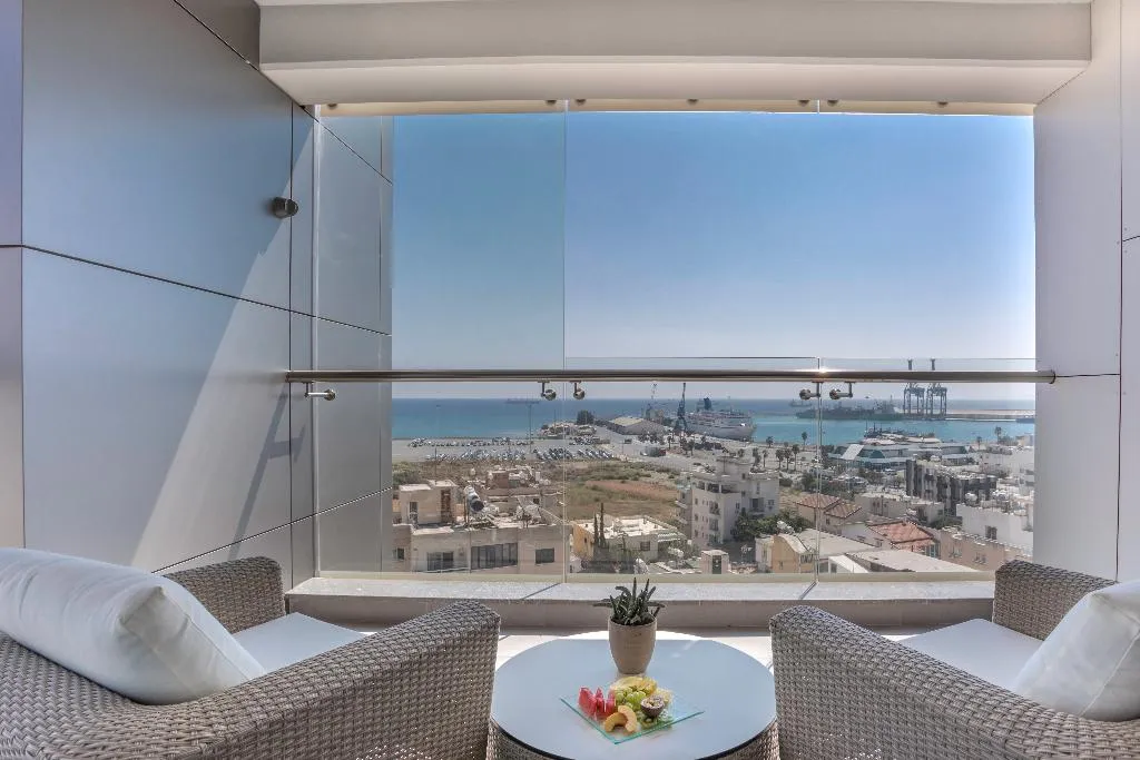 SINGLE PREMIUM SEA VIEW Room, Radisson Blu Hotel Larnaca, Cyprus