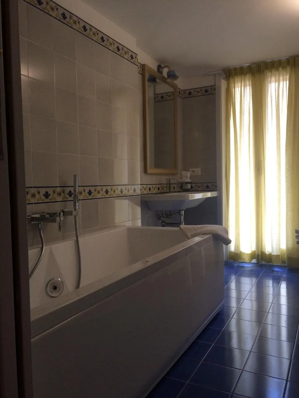 Double or Twin PARTIAL SEA VIEW Room, Villa La Tartana, Naples