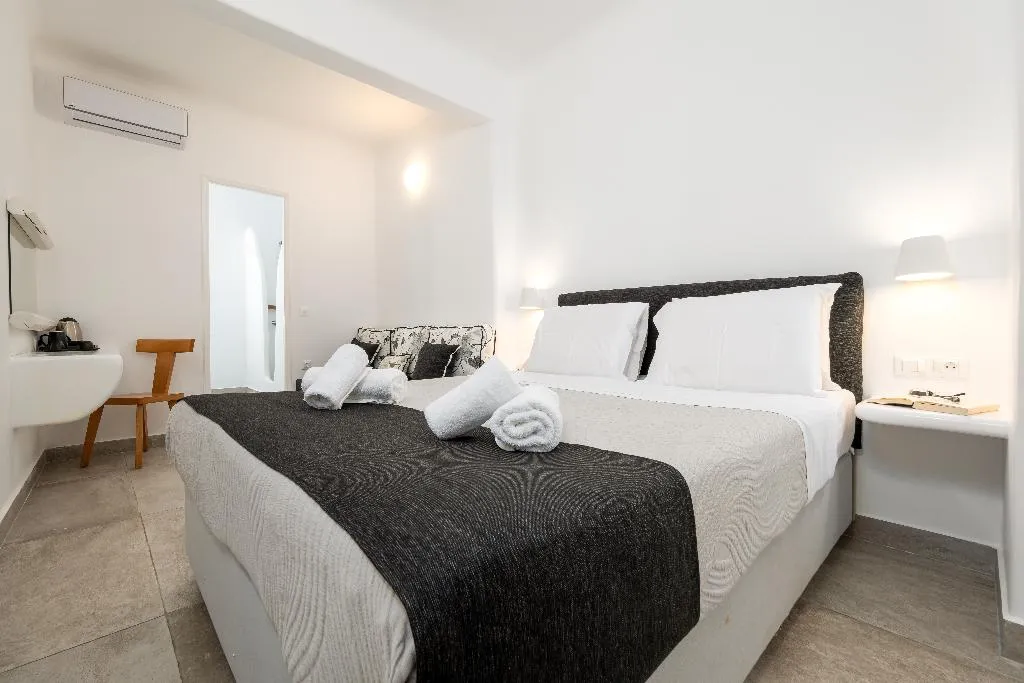 SUITE WITH JACUZZI Room, Amaze Suites, Santorini