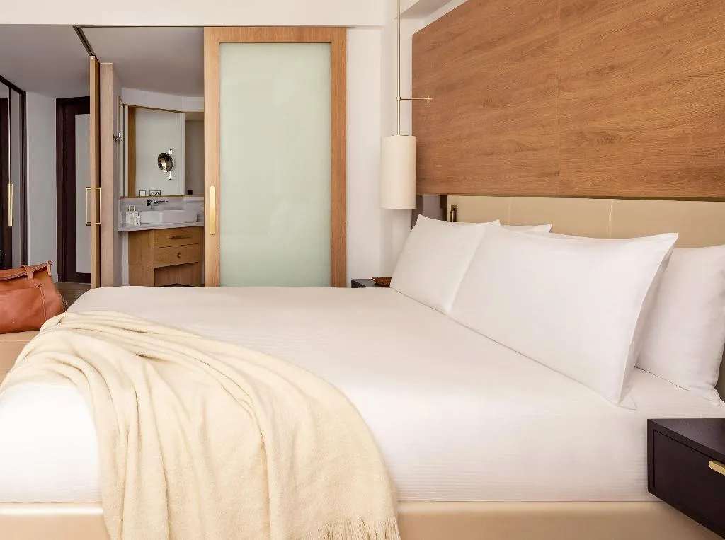 Room WITH VIEWS Room, Torre Melina Gran Melia, Barcelona