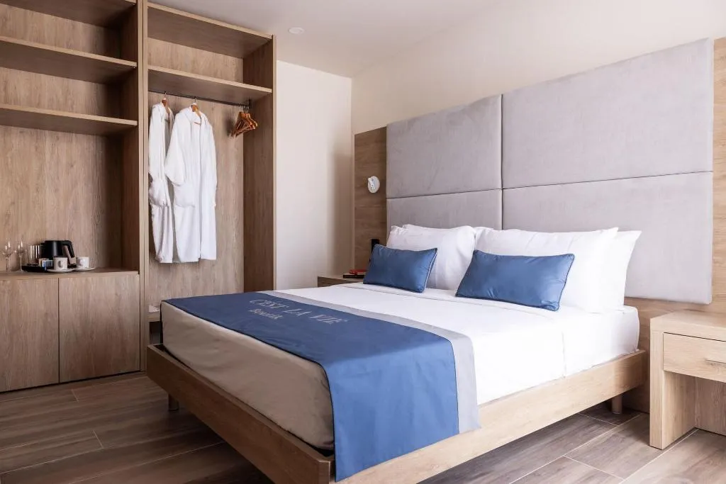 Room, C'est La Vie Boutik Swieqi, Malta