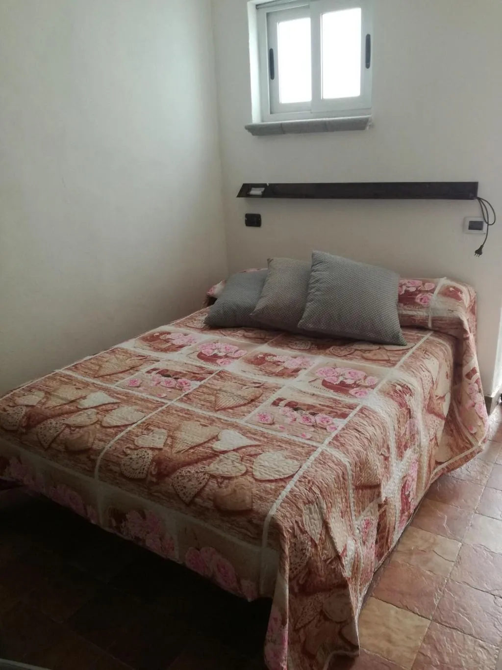 Room, B&B PompeiLog, Naples