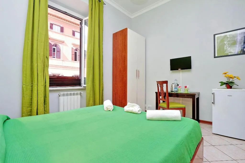 Room, Lucky Domus, Naples