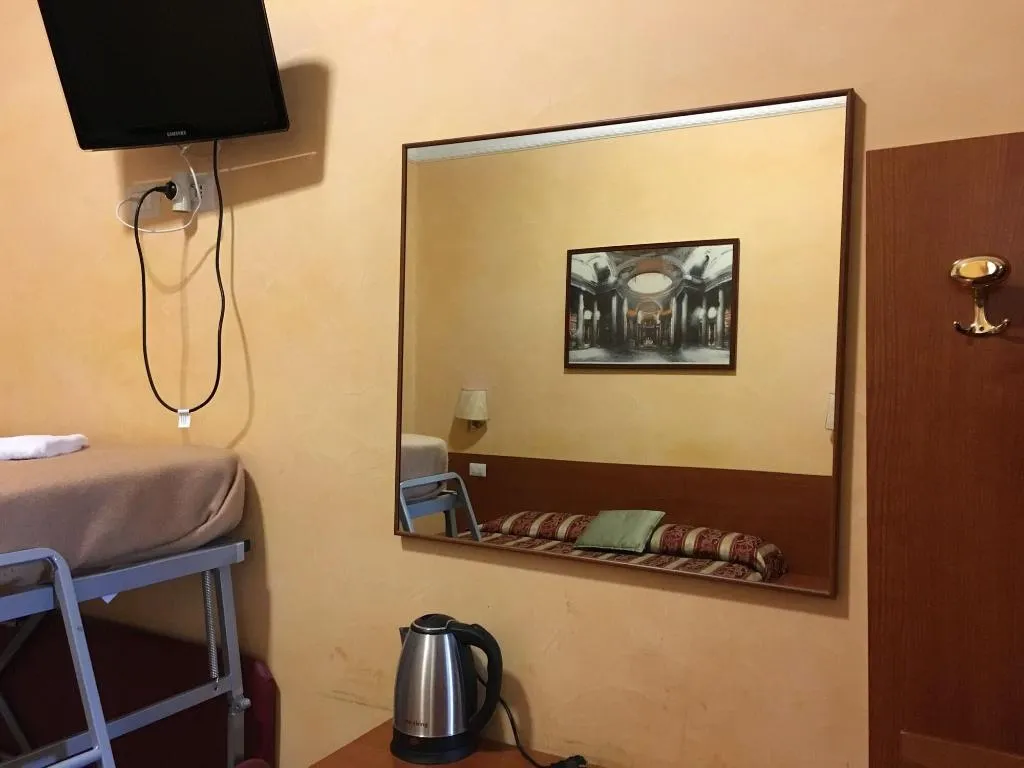 Room, Lam Guest House, Naples