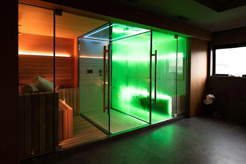 Sports and Entertainment, Gold Tower Lifestyle Hotel, Naples