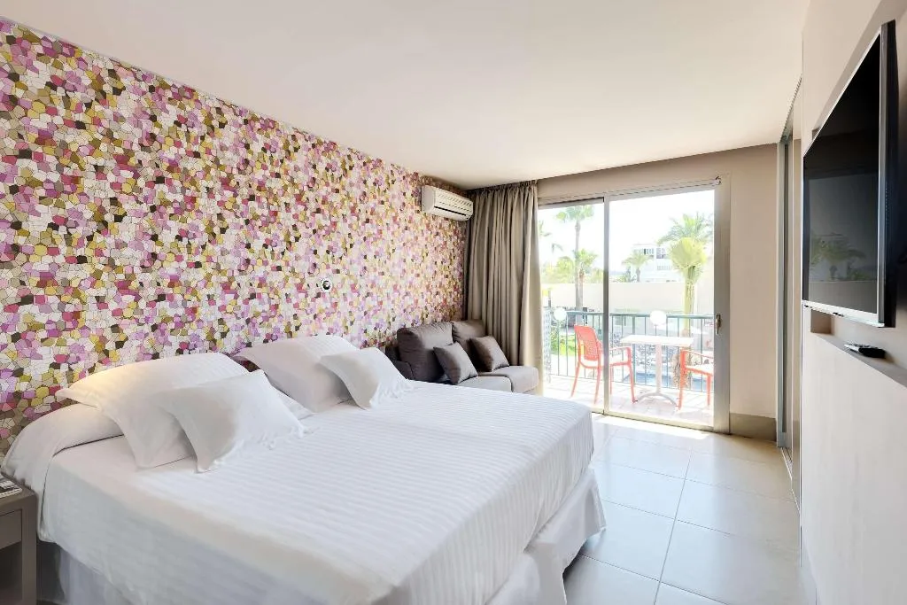 FAMILY ROOM SUPERIOR WITH TERRACE Room, Occidental Ibiza - All Inclusive, Ibiza