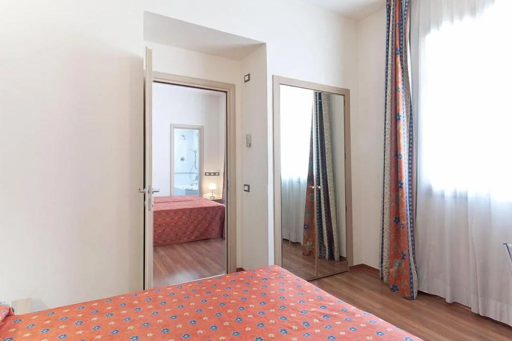 TRIPLE TWO BEDS Room, Hotel San Remo, Rome