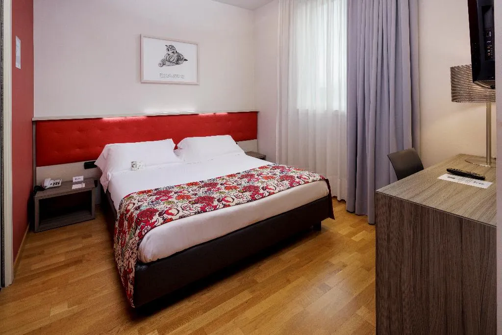 TRIPLE SUPERIOR QUEEN BED Room, Best Western Falck Village Hotel, Milan