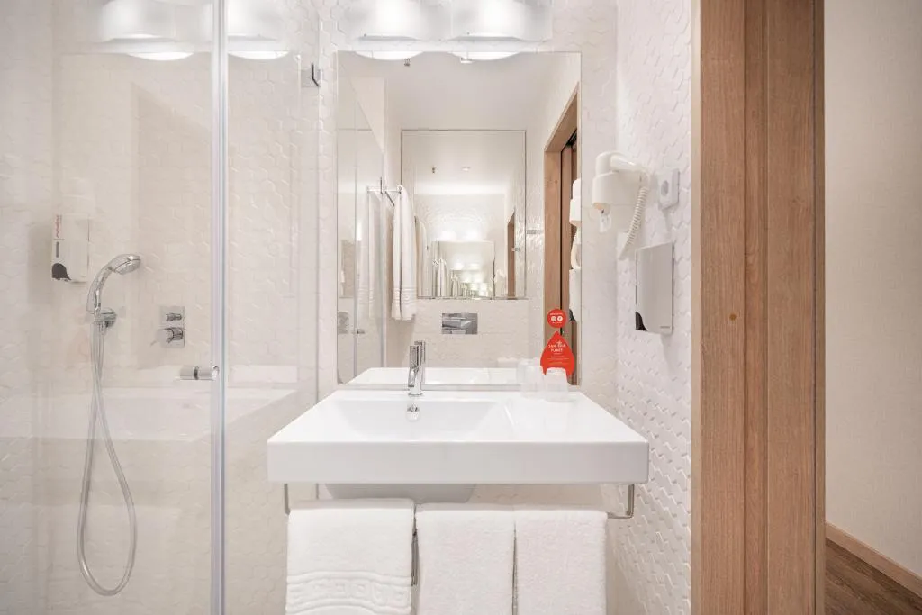 TWIN STANDARD Room, Moov Hotel Oeiras, Lisbon