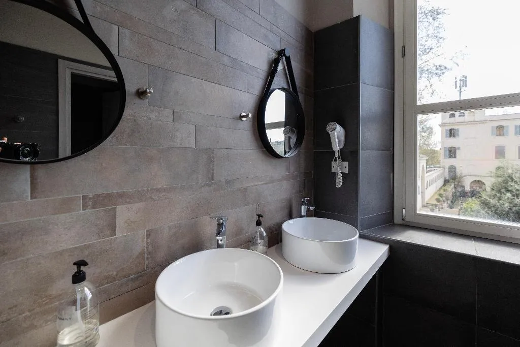 Double or Twin BASIC Room, Borgo Ripa Urban Travel, Rome