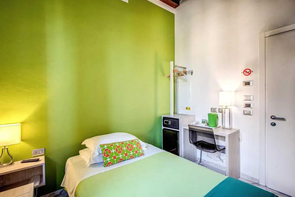 SINGLE STANDARD Room, Boston, Florence