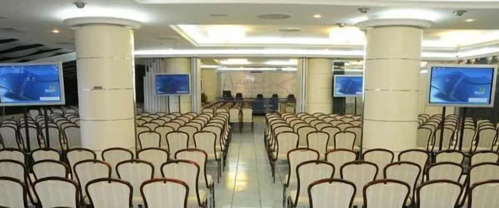 Conferences, Gli Dei, Naples