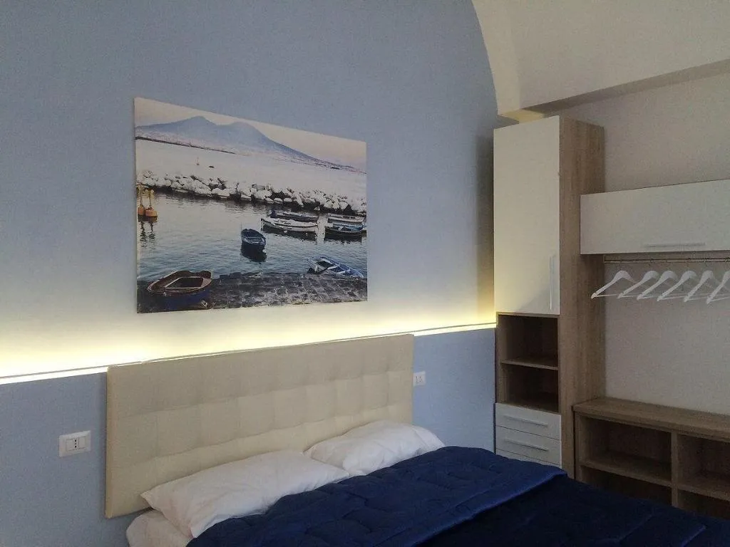 Room, Base Napoli B&B, Naples