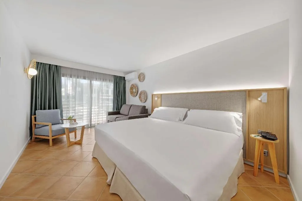 Room SUPERIOR SIDE SEA VIEW Room, Occidental Cala Viñas, Majorca