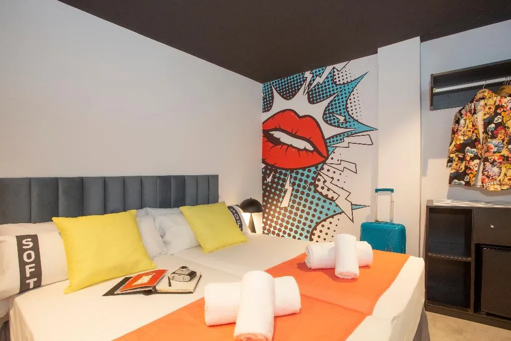 TWIN INNER Room, Casual Pop Art Benidorm, Costa Blanca