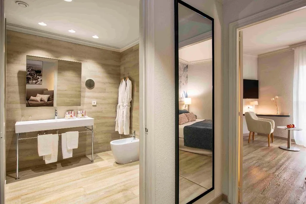 FAMILY ROOM STANDARD Room, Salles Hotel Malaga Centro, Costa Del Sol